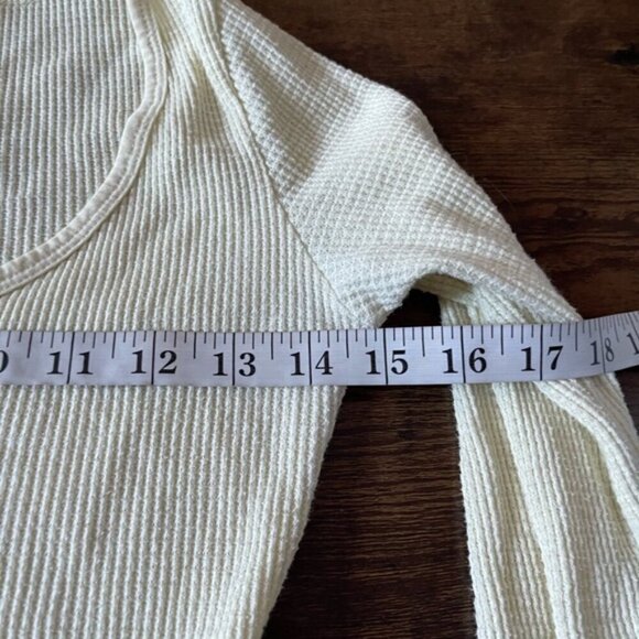 Aritzia TNA Wafflex Scoop Neck Notch Long Sleeve in Butter yellow XS cropped - Picture 8 of 10